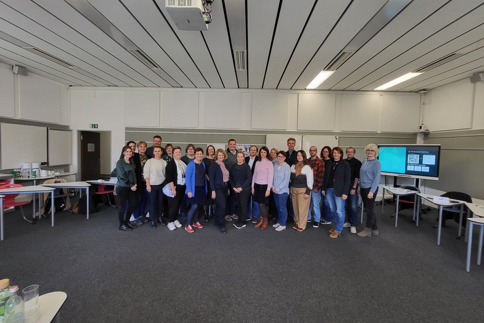 Rund 25 Lehrkräfte entwickelten im Didaktischen Labor der Universität Passau gemeinsam Szenarien zur Zukunft des Schulunterrichts, Foto: Universität Passau