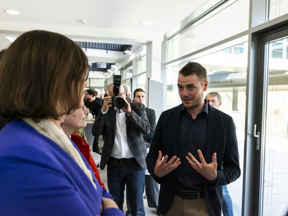 Ilse Aigner mit Andreas Weishäupl vom Sportzentrum der Universität Passau
