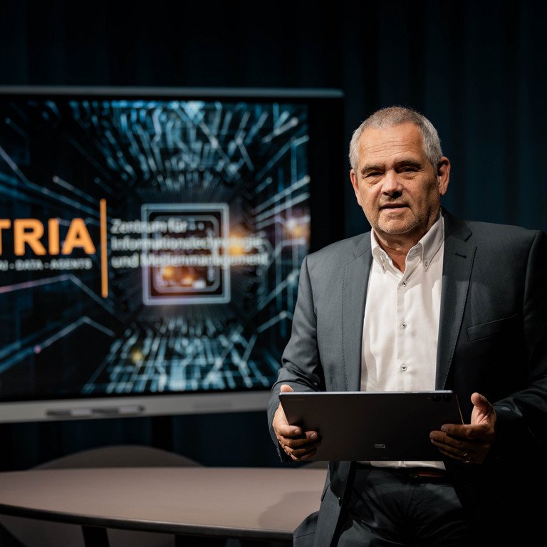Thomas Simon, Leiter des Zentrums f&uuml;r Informations- und Medientechnologie (ZIM) der Universit&auml;t Passau; Foto: Universit&auml;t Passau