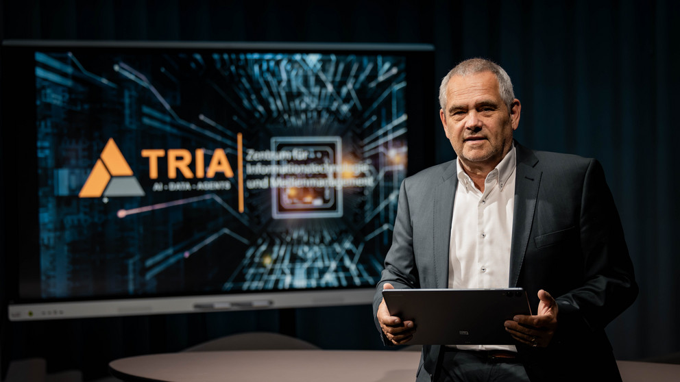 Thomas Simon, Leiter des Zentrums f&uuml;r Informations- und Medientechnologie (ZIM) der Universit&auml;t Passau; Foto: Universit&auml;t Passau