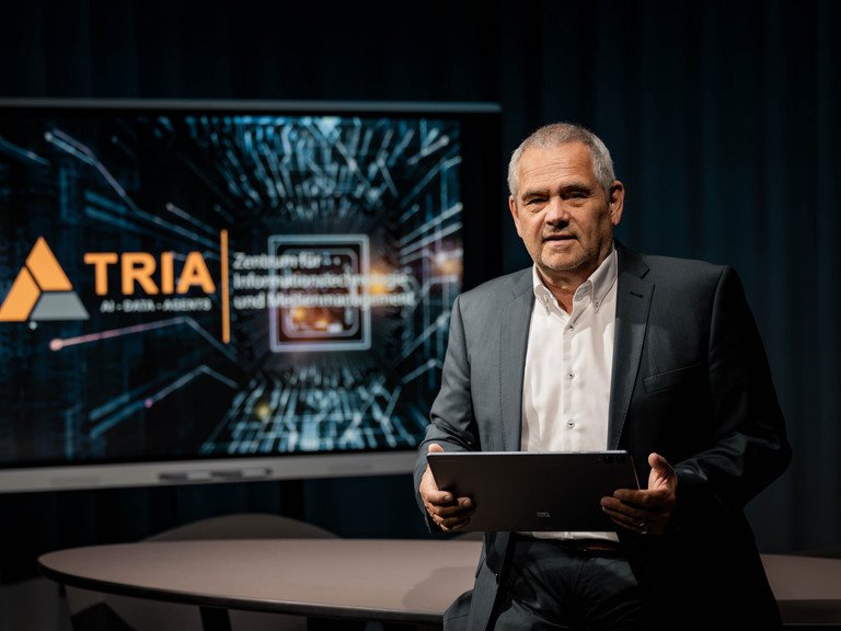 Thomas Simon, Leiter des Zentrums f&uuml;r Informations- und Medientechnologie (ZIM) der Universit&auml;t Passau; Foto: Universit&auml;t Passau