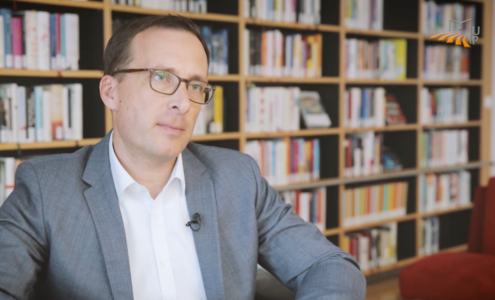 Prof. Dr. Jan Hendrik Schumann, Vorsitzender der Kommission für Ethik in der Forschung, im Interview.