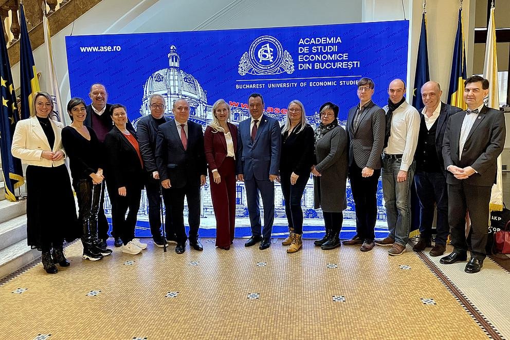 Professor Christina Hansen (7th from the left) and Florence Ertel (left) with representatives of all REform-EUN project partners in Bucharest in January 2023. Photo credit: REform/Ertel