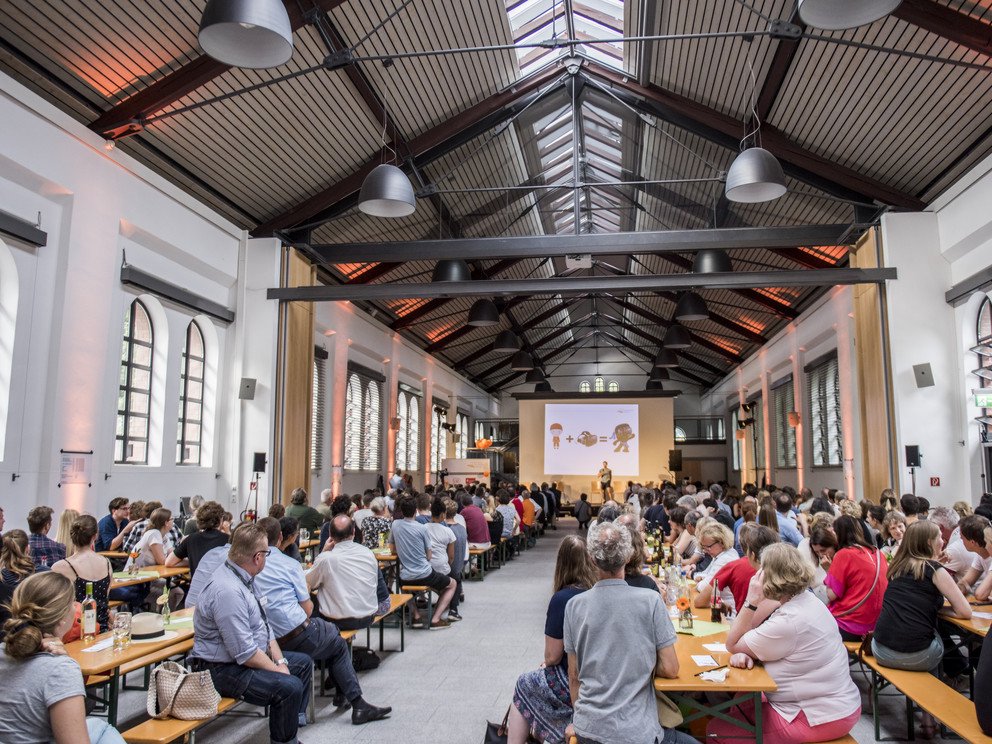 Die vollbesuchte Innsteg-Aula