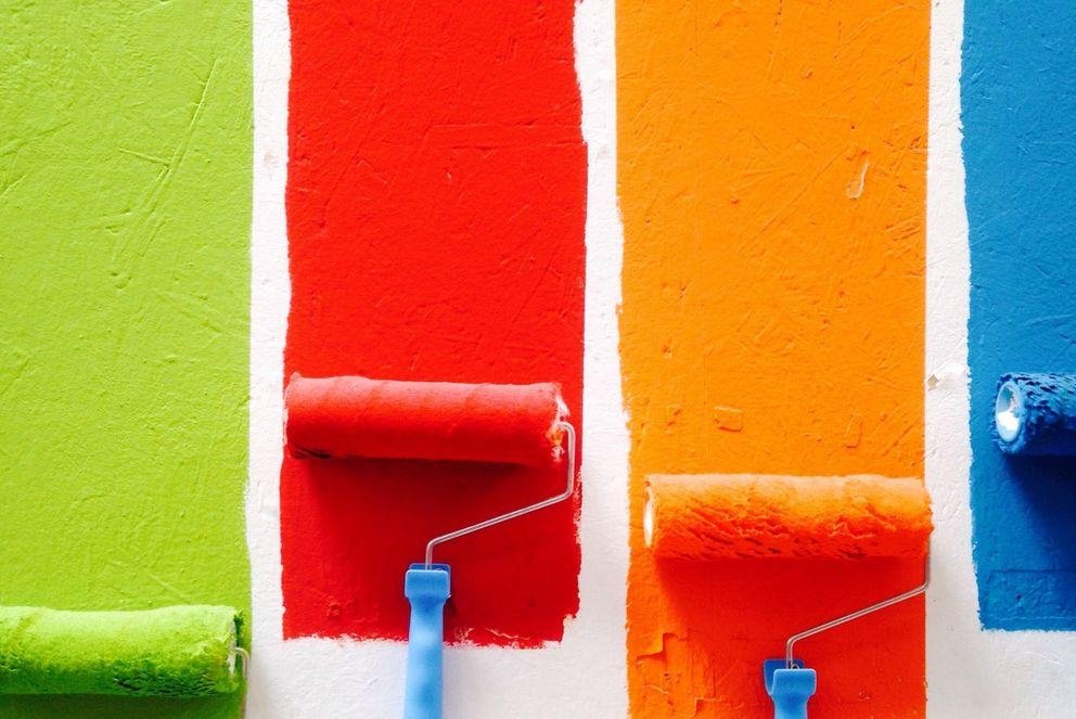 Bunte Malerrollen. Bild: David Pisnoy/Unsplash