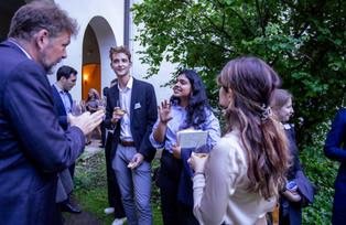 S.E. Dr. Philipp Ackermann, deutscher Botschafter in der Republik Indien, im Dialog mit Studierenden. Foto: Universität Passau