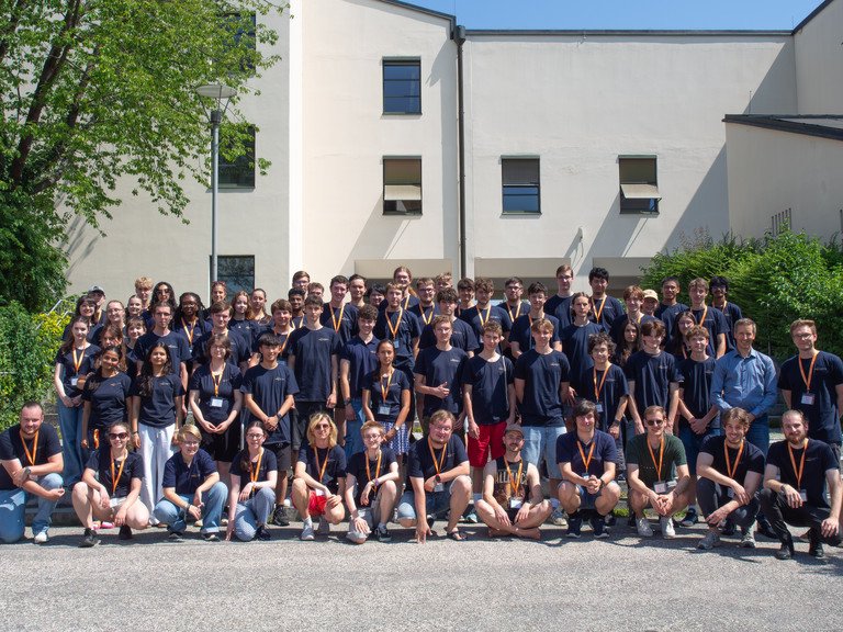 Mit Begeisterung dabei: Teilnehmende am Informatik-Camp 2026; Foto Universit&auml;t Passau
