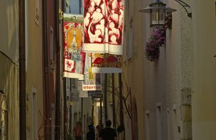 The Hoellgasse is the artists' quarter of Passau