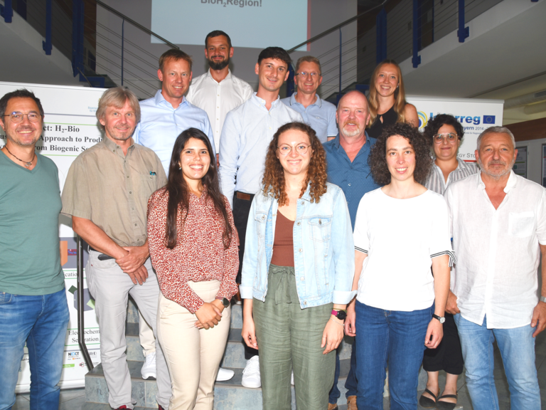 Bild: Die Projektbeteiligten beim Kick-Off am TZE: Robert Hahn, Prof. Dr. Raimund Brotsack, Dr. Stefan Mang, Nayrana Daborer-Prado, Josef Harasser, Sebastian Hirsch, Julia Weyermayr, Dr. Werner Balika, Prof. Dr. Bernhard Zettl, Michaela Streicher, Miriam Bleck, Gayaneh Issayan, Dr. Reinhart Schwaiberger (v.l.n.r.). (Bildcredit: Hans Nöhbauer)