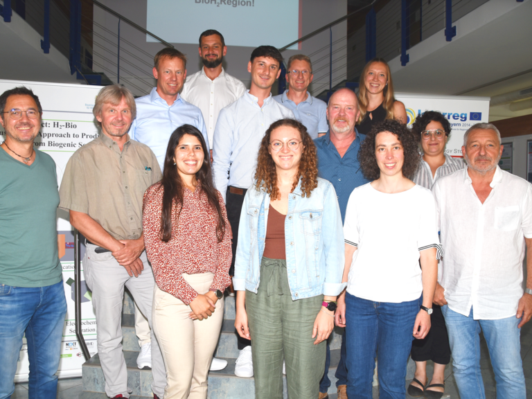 Bild: Die Projektbeteiligten beim Kick-Off am TZE: Robert Hahn, Prof. Dr. Raimund Brotsack, Dr. Stefan Mang, Nayrana Daborer-Prado, Josef Harasser, Sebastian Hirsch, Julia Weyermayr, Dr. Werner Balika, Prof. Dr. Bernhard Zettl, Michaela Streicher, Miriam Bleck, Gayaneh Issayan, Dr. Reinhart Schwaiberger (v.l.n.r.). (Bildcredit: Hans Nöhbauer)