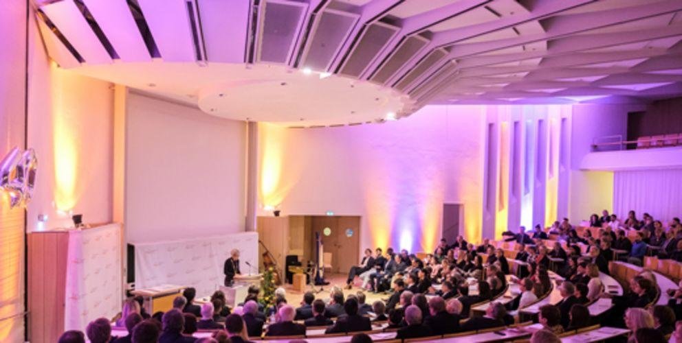 Festliches Farbenspiel im Audimax beim Dies academicus 2018