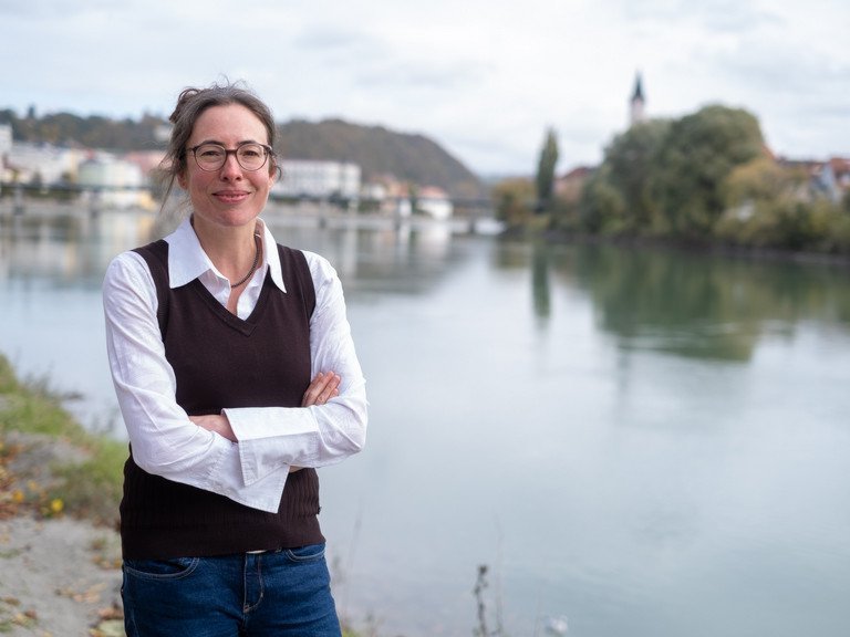 Bildhinweis: Prof. Dr. Christine Schmitt, Inhaberin des Lehrstuhls für Physische Geographie mit Schwerpunkt Mensch-Umwelt-Forschung an der Universität Passau