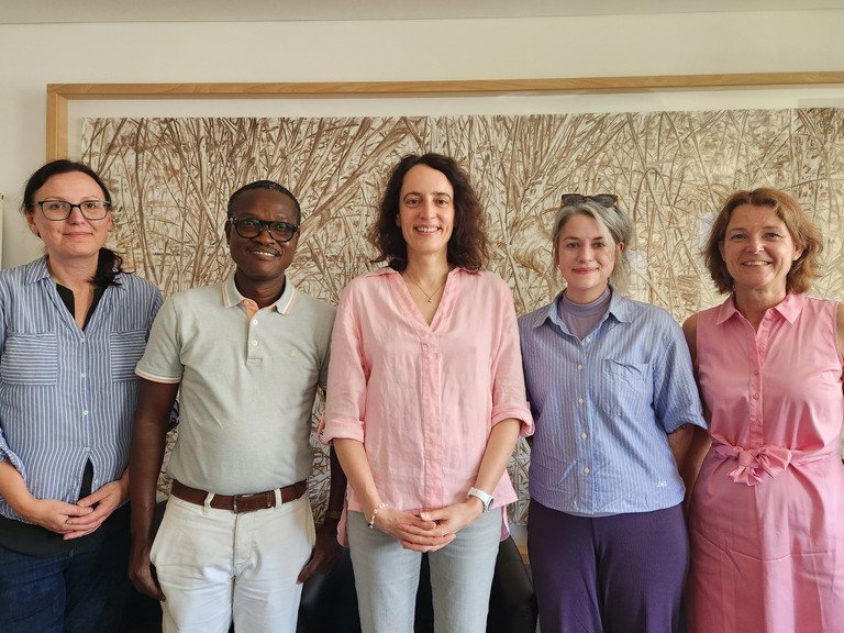 (v.l.n.r.) Sabine Ophelia Blake, Prof. Dr. Dandy Dampson, Prof. Dr. Daniela Wawra, Dr. Kathrin Eveline  Plank, Barbara Zacharias; Foto: Regine Fahn 