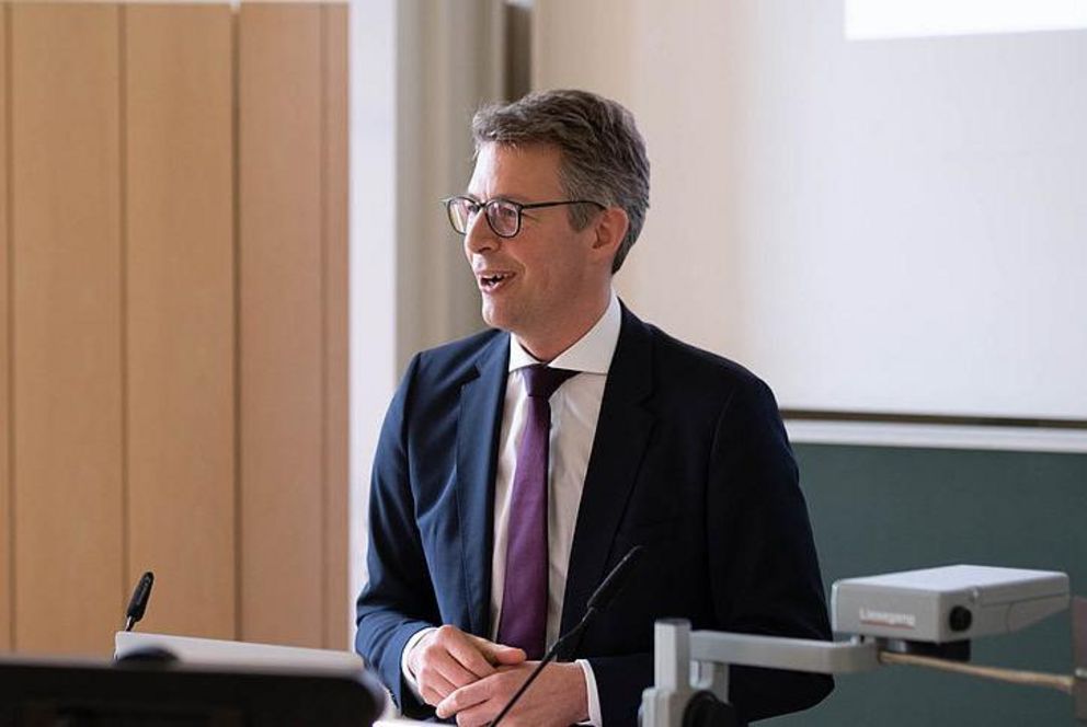 Bayerns Wissenschaftsminister Markus Blume gab den offiziellen Startschuss für die Arbeit des Forschungsverbundes „Sicherheit in der Alltagsdigitalisierung“ (ForDaySec)