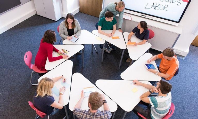 Students at a round table in the Learning Innovation Lab