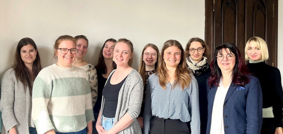 Gisela Schwack (zweite Person von rechts), Präsidentin des Landgerichts Passau, mit Teilnehmerinnen des Frauen-Mentoring-Programms der Universität Passau