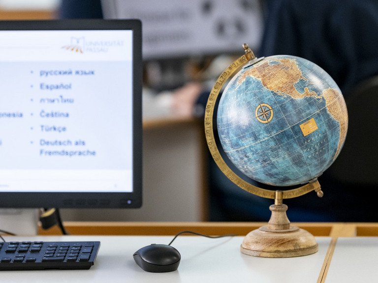Studierende können internationale Erfahrungen im Ausland sammeln oder direkt vor Ort an der Universität Passau, Foto: Universität Passau