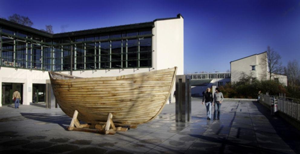Semiotics of Texts and Culture A boat in front of the University Library