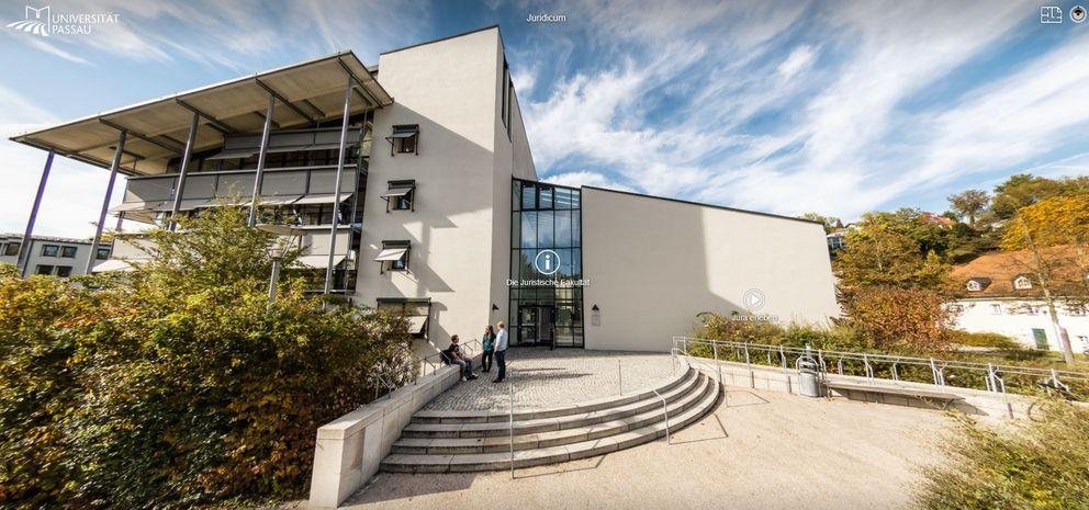 Campus tour screenshot: view of the Juridicum entrance