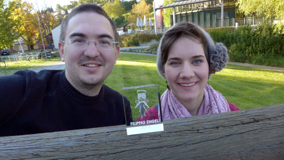 Manuel Grabowski und Lisa Wagner nahmen die Auszeichnung &bdquo;Filippas Engel&ldquo; stellvertretend f&uuml;r
die Initiative &bdquo;Passau r&auml;umt auf!&ldquo; entgegen. Foto: Universit&auml;t Passau