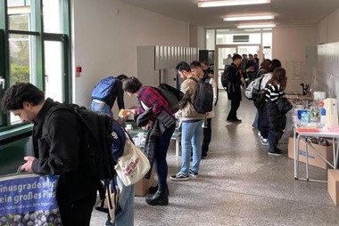 Ausgabe an Studierende im April 2025