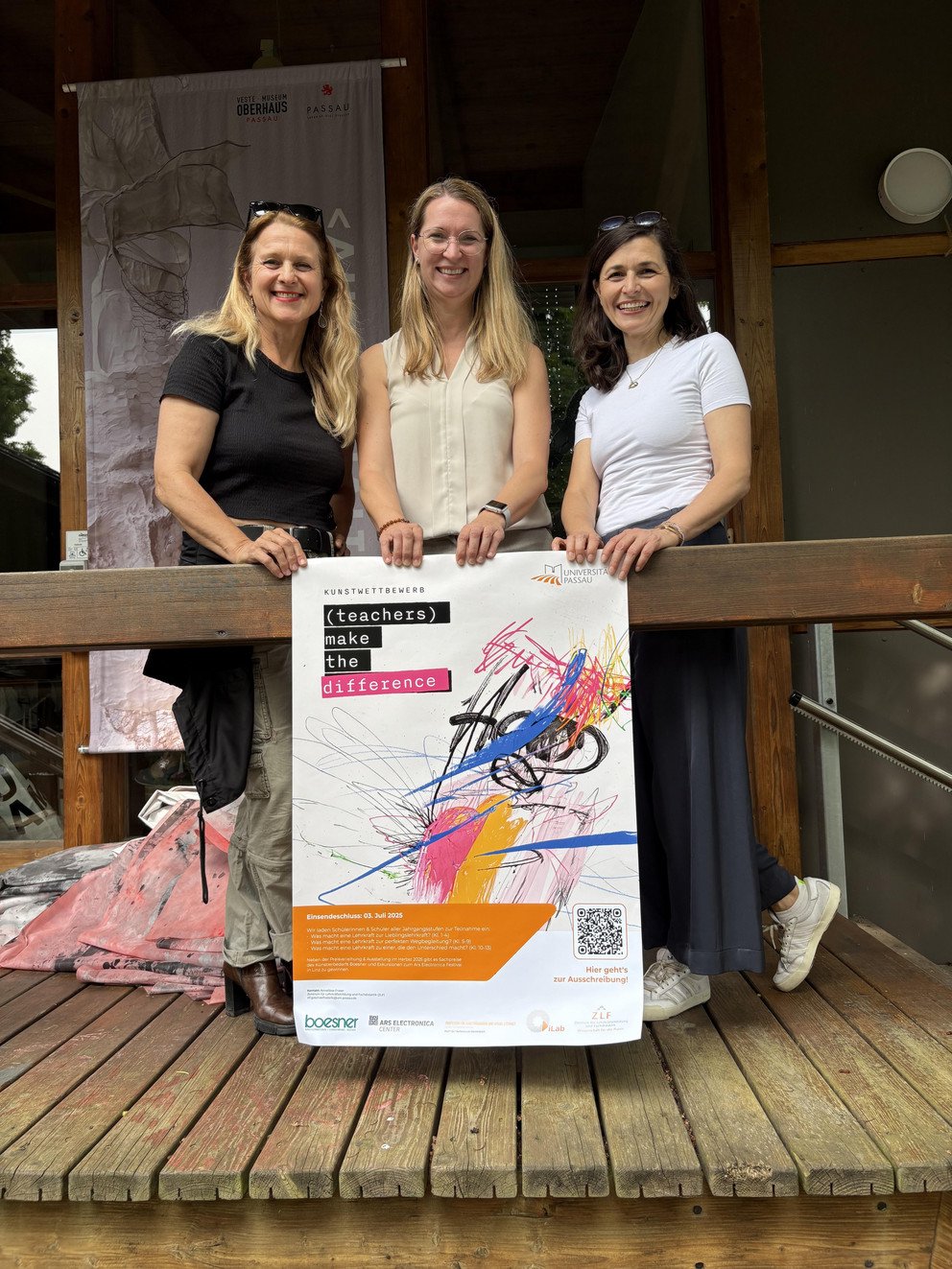 Prof. Dr. Barbara Lutz-Sterzenbach (Professur für Kunstpädagogik und Visual Literacy), Dr. Sabrina Kufner, Anneliese Fraser (beide ZLF); Foto: Anneliese Fraser/Universität Passau