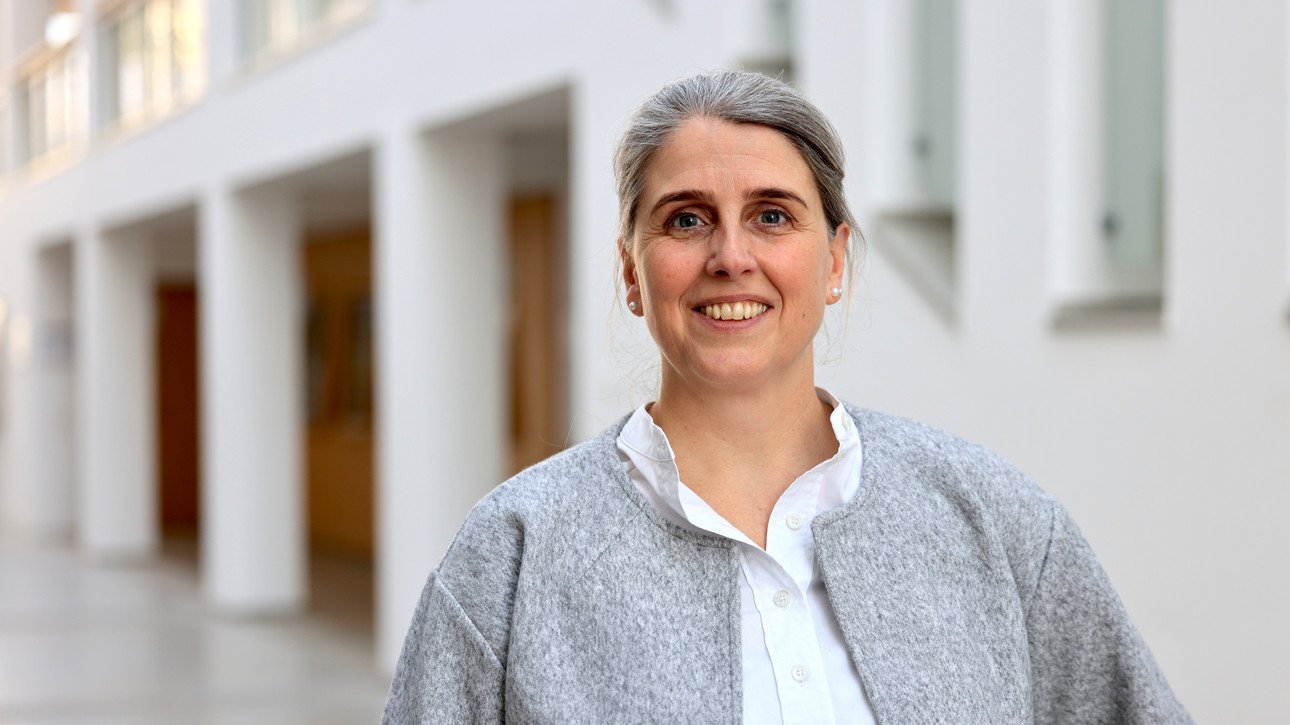 Ms Barbara Tasch