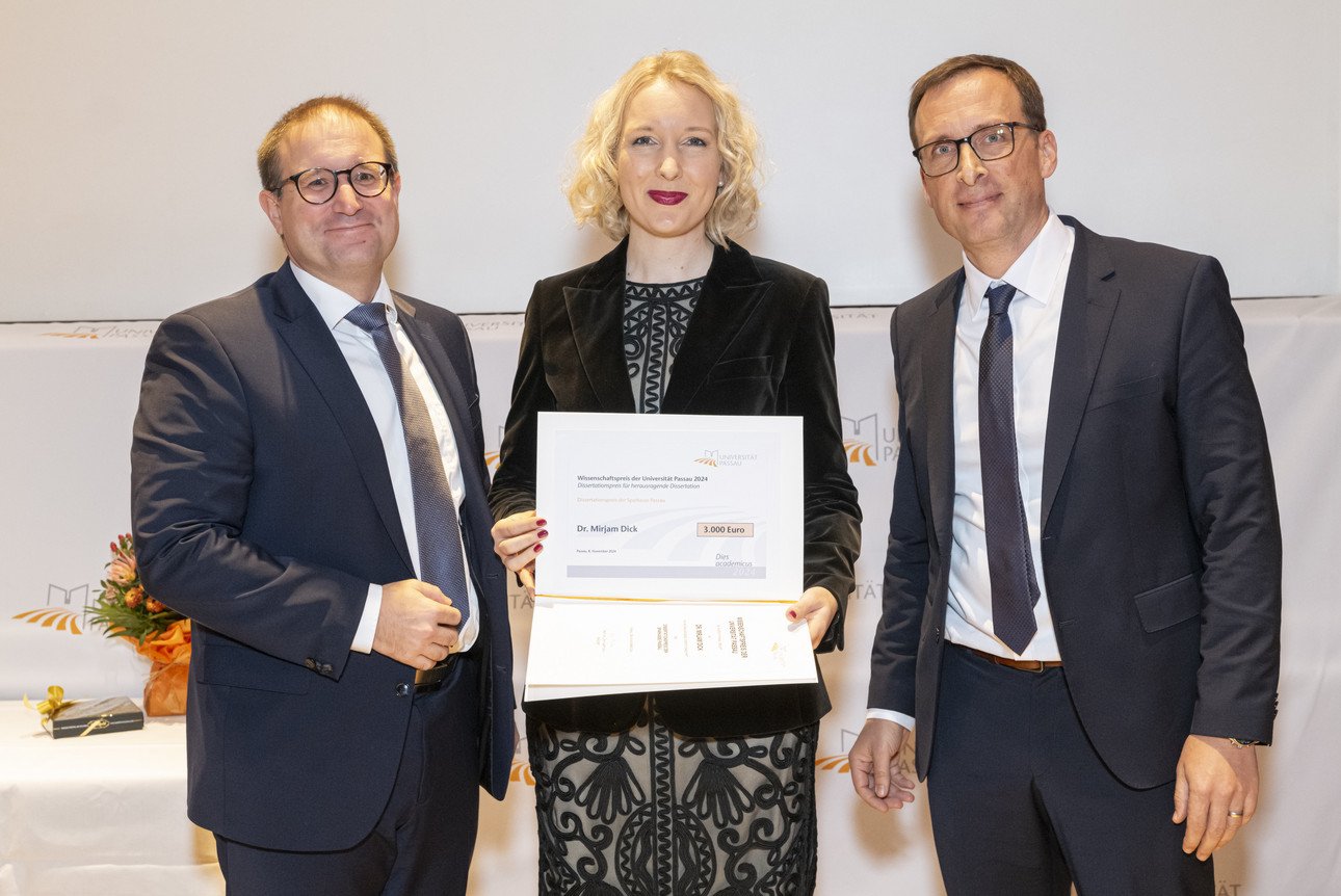 Tobias Hofbauer, Sparkasse Passau Dr. Mirjam Dick Prof. Dr. Jan Schumann, Vizepr&auml;sident f&uuml;r Forschung
