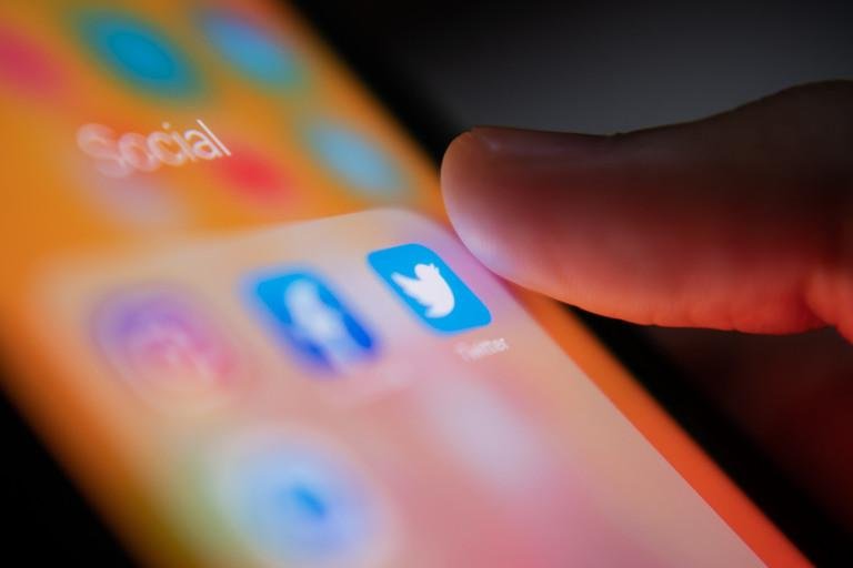 Multilinguale ffentlichkeiten in der Corona-Impfdebatte auf Twitter