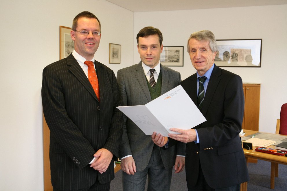 Prof. Dr. Werner Gamerith, Prof. Dr. Michael Thimann und Pr&auml;sdident Prof. Dr. Walter Schweitzer (v.l.)