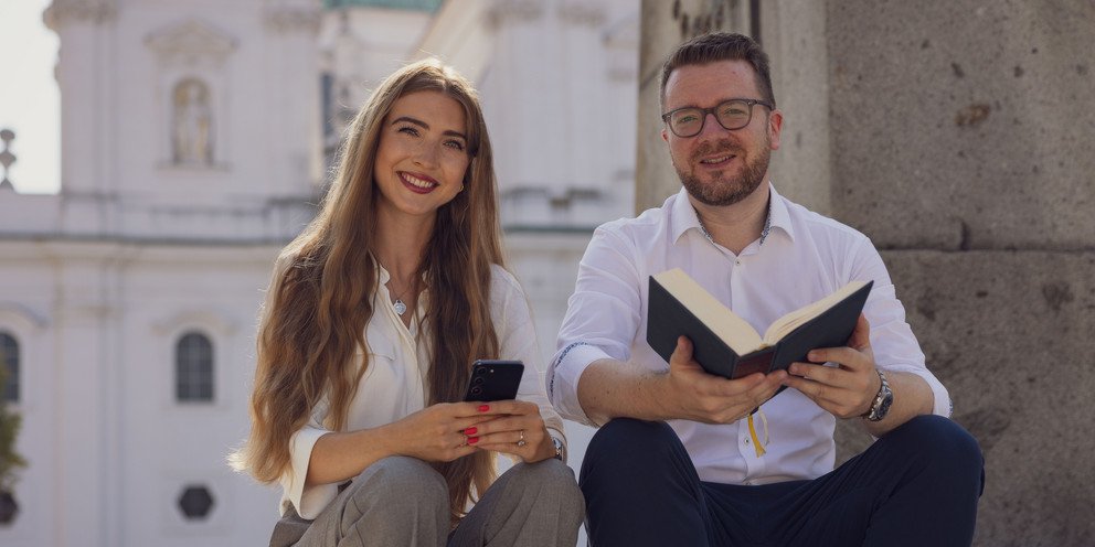 Prof. Dr. Markus Wei&szlig;er und Julia Bischl untersuchen digitale Glaubenskommunikation und das KI-Modul in der Gebets-App "Hallow".
