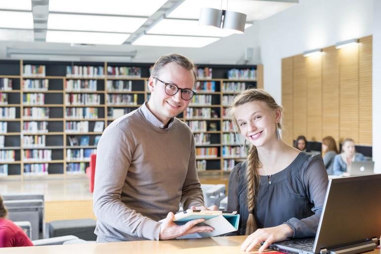 Zwei Studierende der Universitt Passau