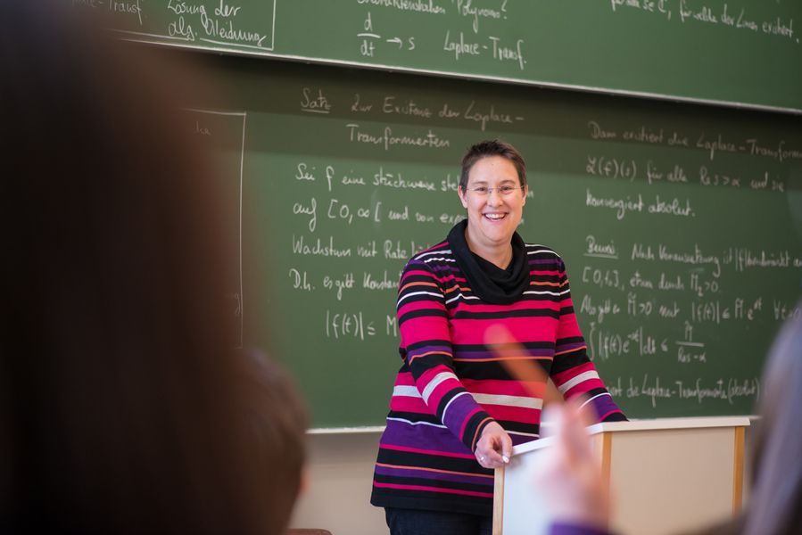 Die Passauer Mathematikerin Prof. Dr. Brigitte Forster-Heinlein ist eine der Gesprächspartnerinnen in der Podiumsdiskussion des MINT-Frauennetzwerks der Universität Passau anlässlich des Internationalen Frauentags am 8. März. Foto: Universität Passau 