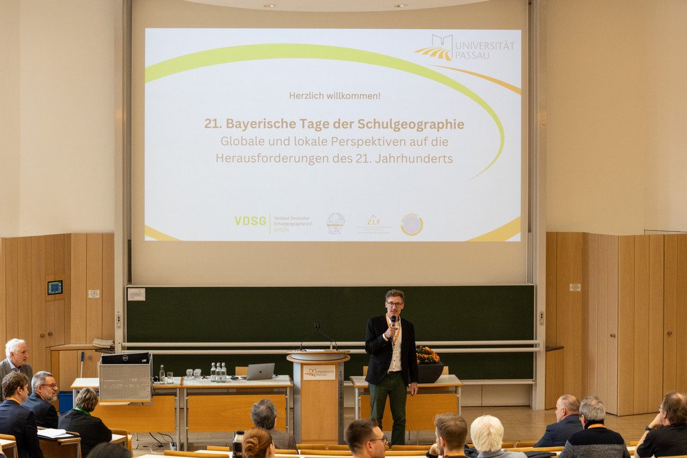 Prof. Dr. Andreas Eberth eröffnet die Veranstaltung, Foto: Benedikt Fuchs