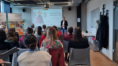 Publikum beim Abschlussevent der Gründerinnen Akademie 2025.