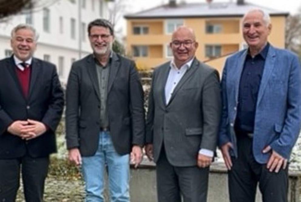 (v.r.) Pr&auml;sident Prof. Dr. Ulrich Bartosch mit dem neuen Unirats-Vorsitzenden Prof. Dr. Klaus B. Beckmann, dem Senatsvorsitzenden Prof. Dr. Tomas Sauer und Universit&auml;tskanzler Dr. Achim Dilling. Foto: Universit&auml;t Passau 