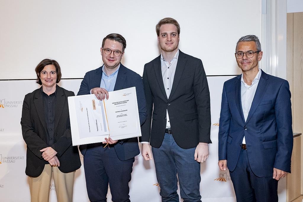 von links:Prof. Dr. Bettina Noltenius, Patrick Urlbauer, Stephan Brandler, Michael Gruber