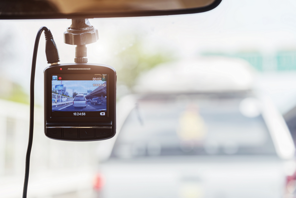 Bild einer Dashcam zum Projekt „Privacy BlackBox“: Datenschutzkonformer Kameraeinsatz im Auto, Symbolbild Colourbox