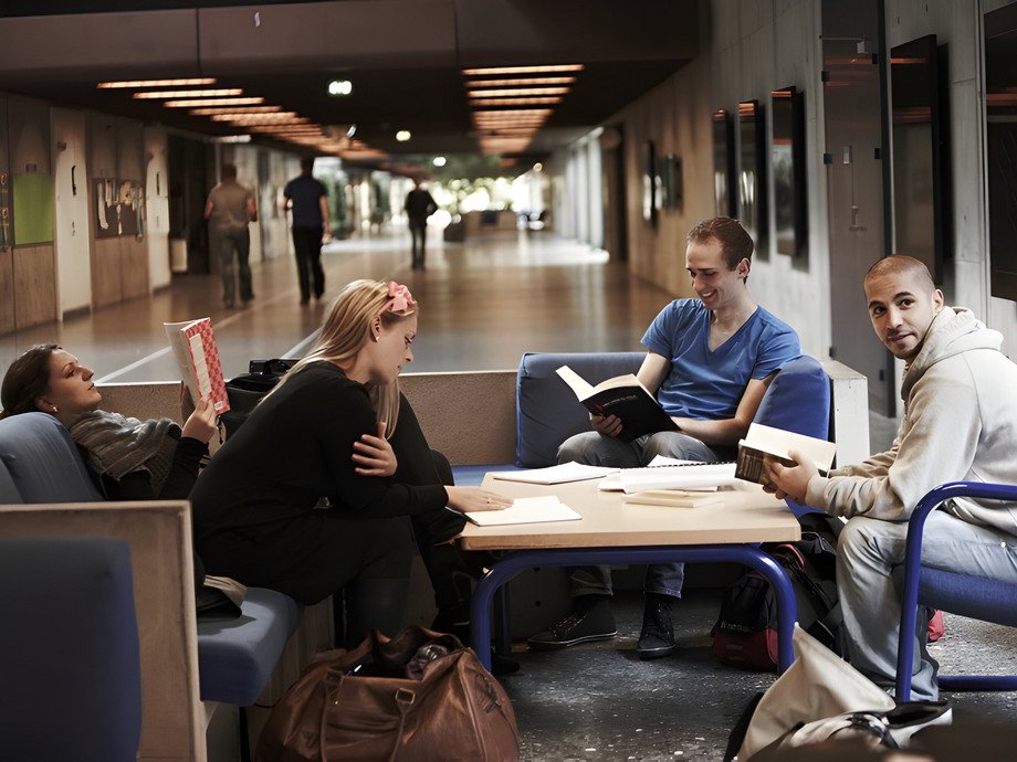 Nachschlagen statt auswendig lernen: CLASSIC vhb-Kurs „Gesetzeszentriertes Studieren im Zivilrecht“