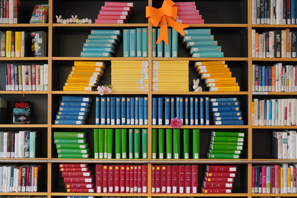 Ein Osterei aus Büchern