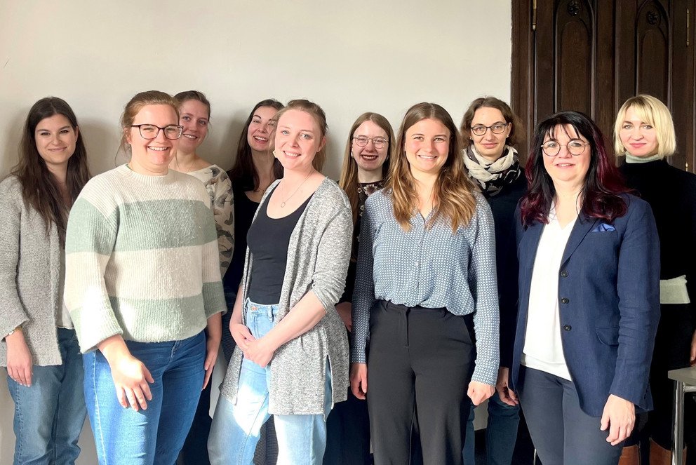Gisela Schwack (2.v.r.), Präsidentin des Landgerichts Passau, mit Teilnehmerinnen des Frauen-Mentoring-Programms der Universität Passau; Foto: Universität Passau