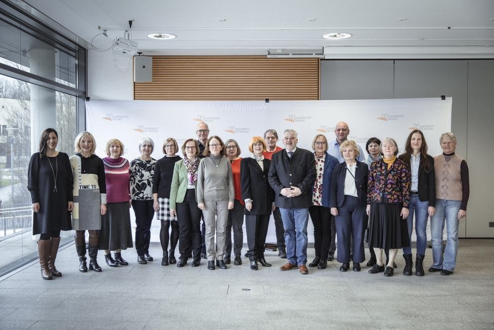 Kanzler Dr. Achim Dilling dankte den Dienstjubilarinnen und -jubilaren für ihren Einsatz für die Universität Passau, Foto: Universität Passau