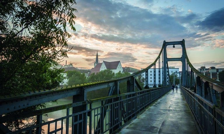 Pedestrian bridge across the Inn