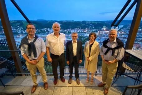 (von links) Prof. Dr. Jan H. Schuhmann, Prof. Dr. Ulrich Bartosch, Prof. Dr. Walter Rosenthal, Prof. Dr. Bettina Noltenius und Dr. Achim Dilling, Foto: Universität Passau