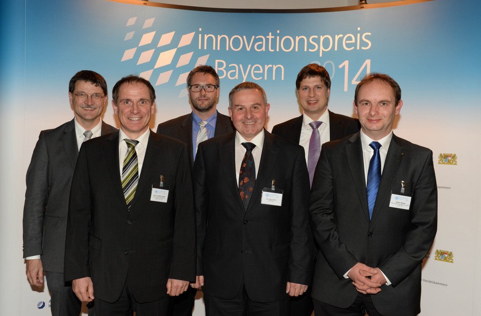 Prof. Dr. Tomas Sauer (Universit&auml;t Passau, v. l.), Prof. Dr. Martin Sellen (Micro-Epsilon), Dr. Erich Fuchs (Universit&auml;t Passau), Thomas Wi&szlig;peintner (Micro-Epsilon), Robert Wagner(Micro-Epsilon).