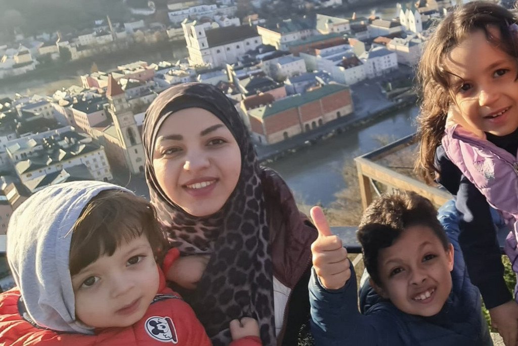 Picture of Fatma Teba and her children