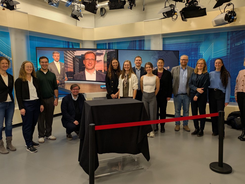 ARD Studio: Prof. Schumann als Sprecher