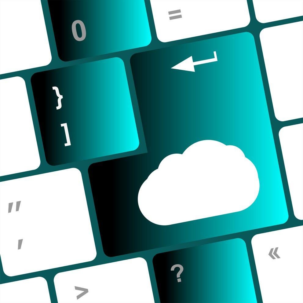 Digitalisierung und Informationsaustausch Tastatur mit Cloud-Symbol