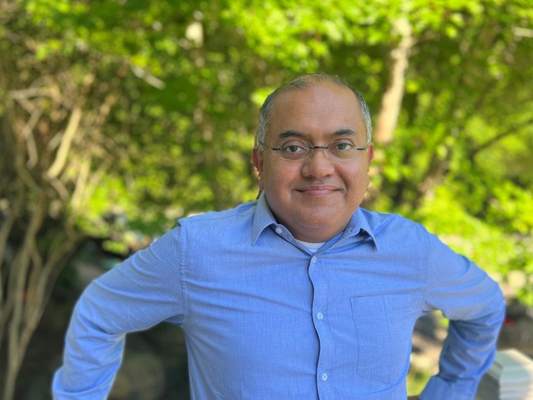 Prof. Dr. Samarjit Chakraborty im Freien