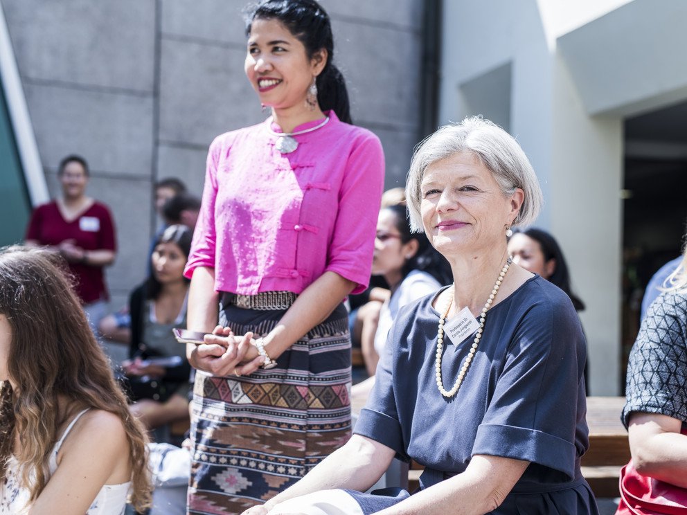 Präsidentin Prof. Dr. Carola Jungwirth bei der Thailändischen Tanzaufführung